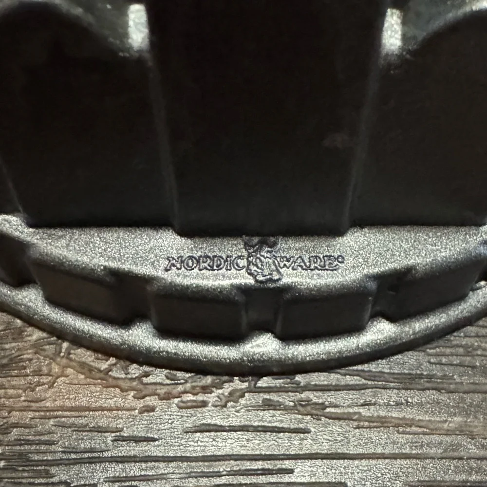 Nordic Ware 10 Cup Cathedral Bundt Pan - Picture 8 of 9